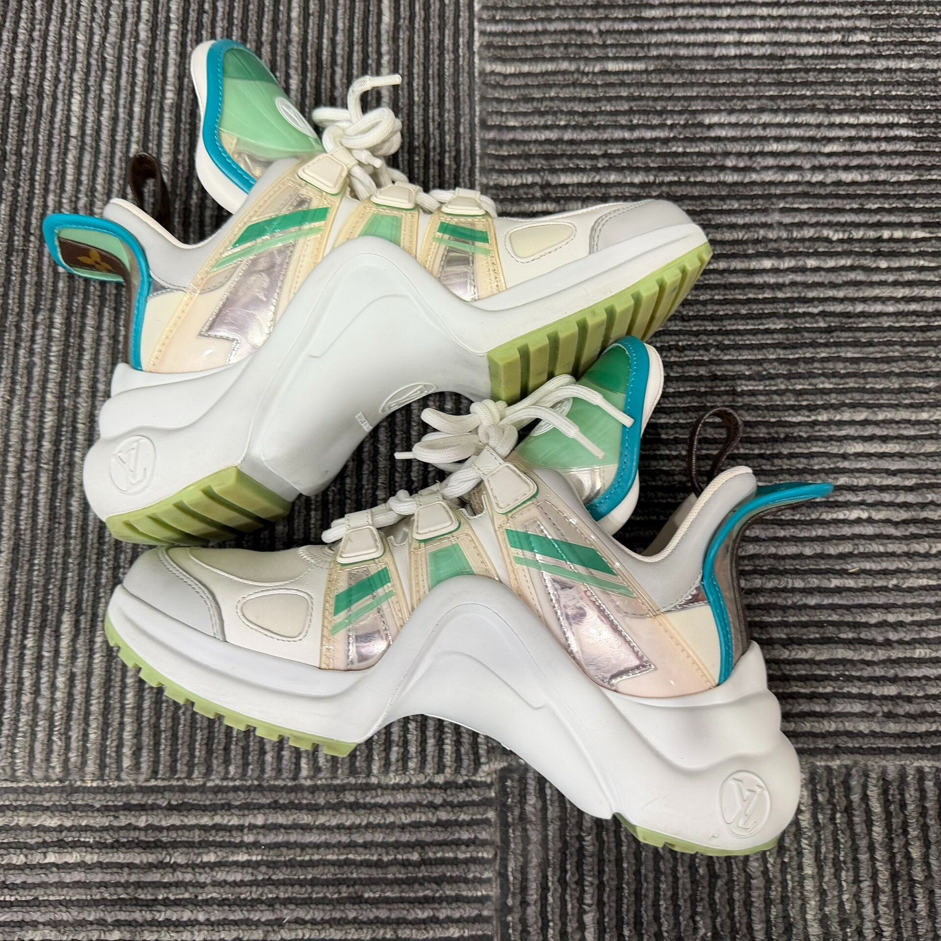 Louis Vuitton Louis Vuitton Green Lowtop Sneakers us_5 Women Size US 5 / IT 35 - 2 Thumbnail