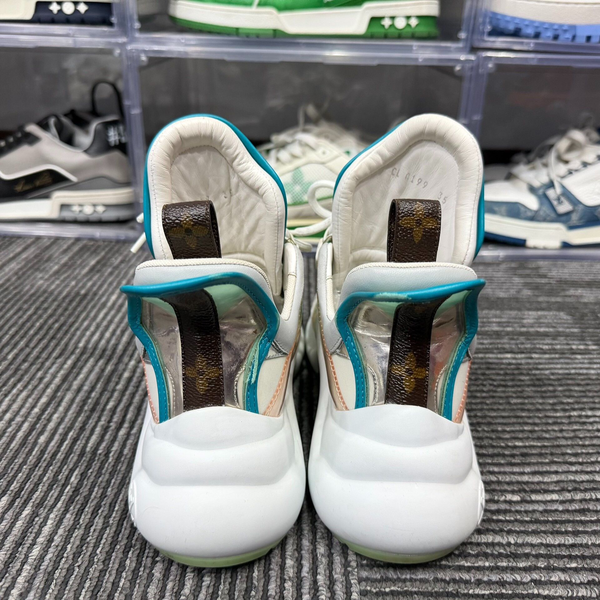 Louis Vuitton Louis Vuitton Green Lowtop Sneakers us_5 Women Size US 5 / IT 35 - 5 Thumbnail
