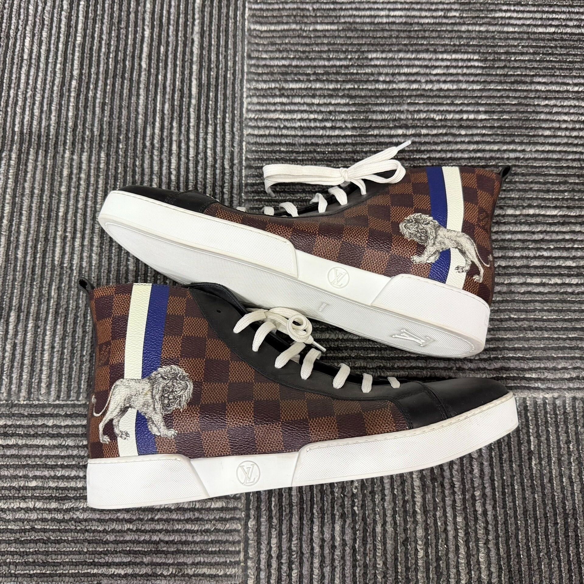 Louis Vuitton Louis Vuitton Multi Lowtop Sneakers 9 Men Size US 9 / EU 42 - 2 Thumbnail