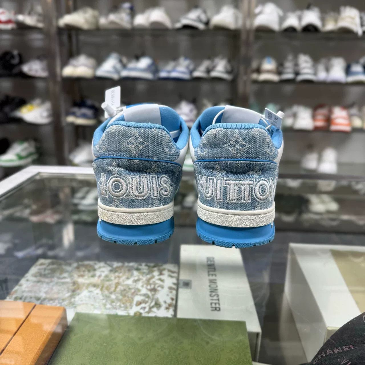Louis Vuitton Louis Vuitton LV Trainer White Blue Denim Velcro Size US 9 / EU 42 - 6 Thumbnail