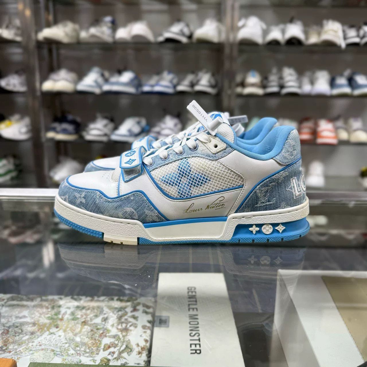 Louis Vuitton Louis Vuitton LV Trainer White Blue Denim Velcro Size US 9 / EU 42 - 3 Thumbnail
