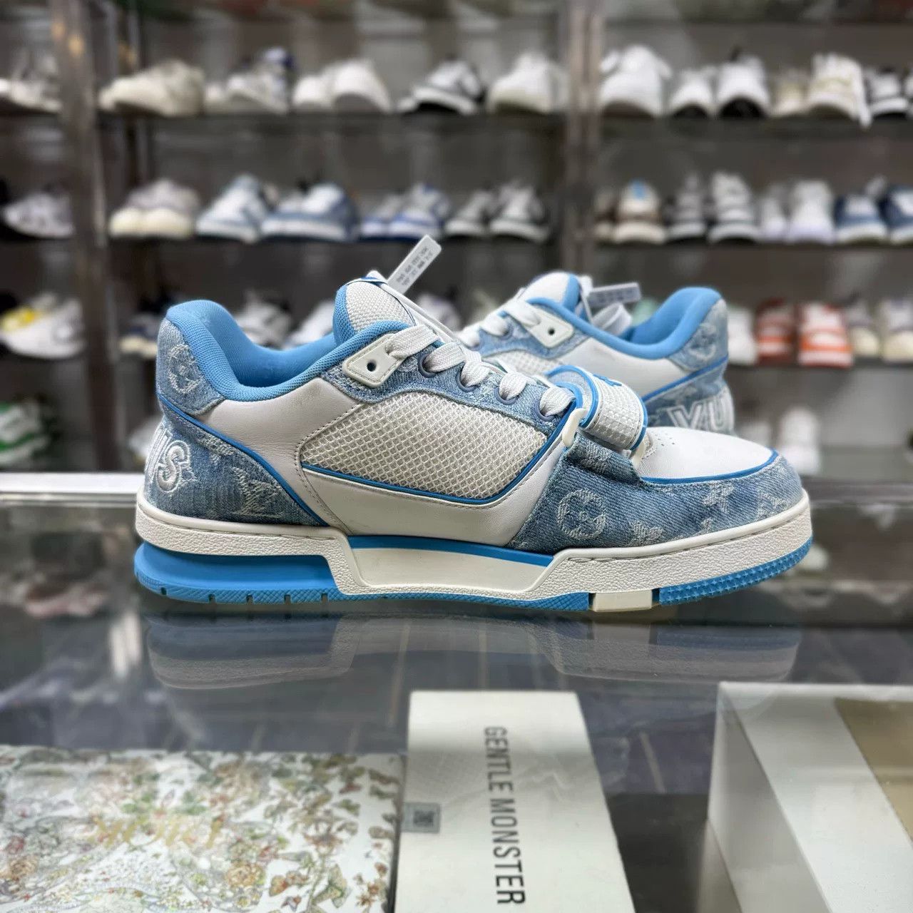 Louis Vuitton Louis Vuitton LV Trainer White Blue Denim Velcro Size US 9 / EU 42 - 4 Thumbnail