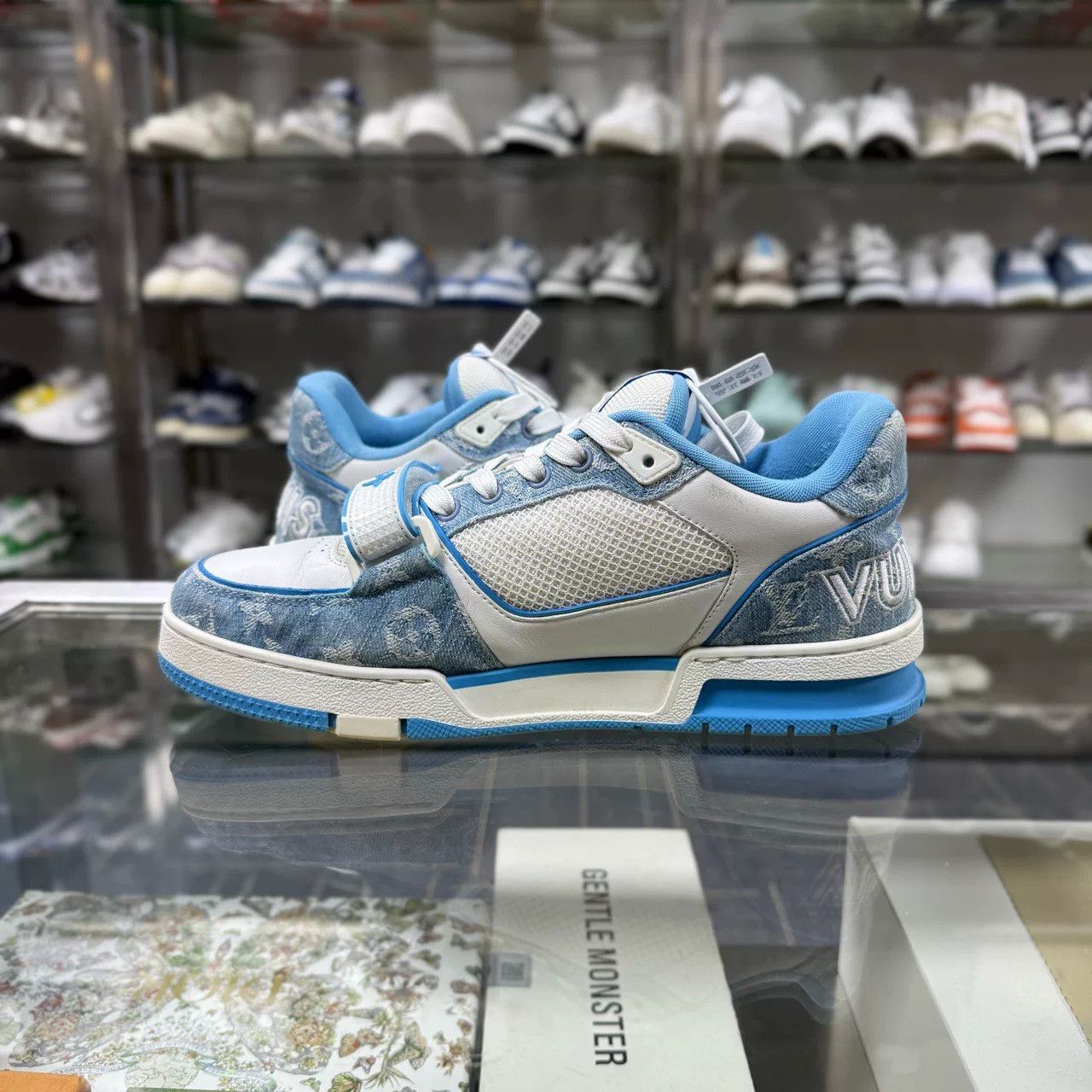 Louis Vuitton Louis Vuitton LV Trainer White Blue Denim Velcro Size US 9 / EU 42 - 5 Thumbnail