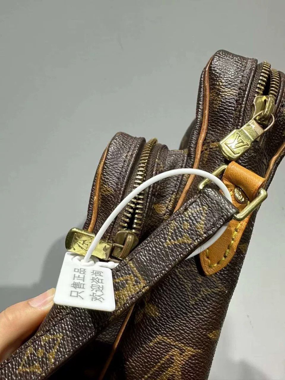 Louis Vuitton Louis Vuitton Monogram Camera Bag Size ONE SIZE - 5 Thumbnail