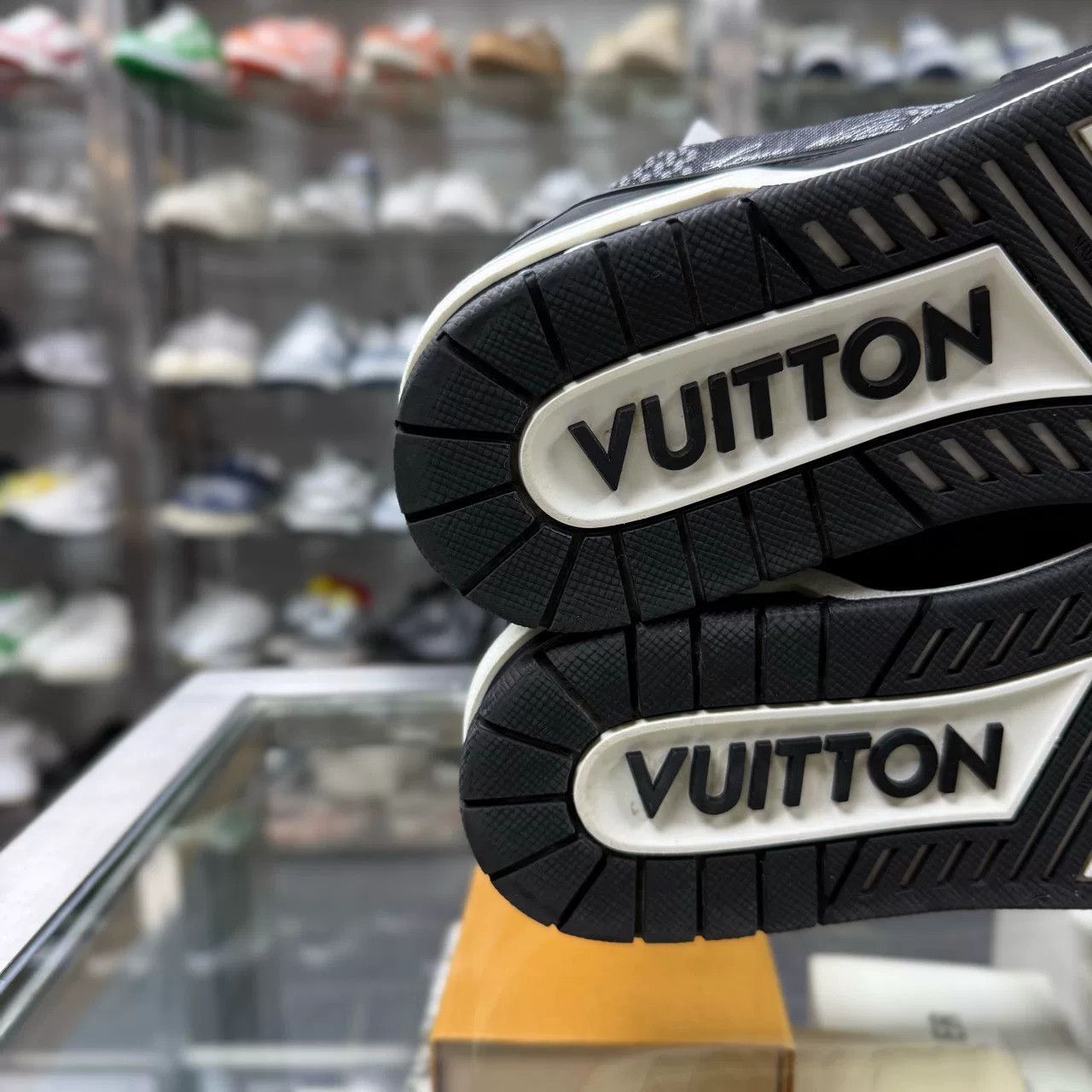 Louis Vuitton Louis Vuitton LV Trainer Sneakers Size US 9 / EU 42 - 9 Thumbnail