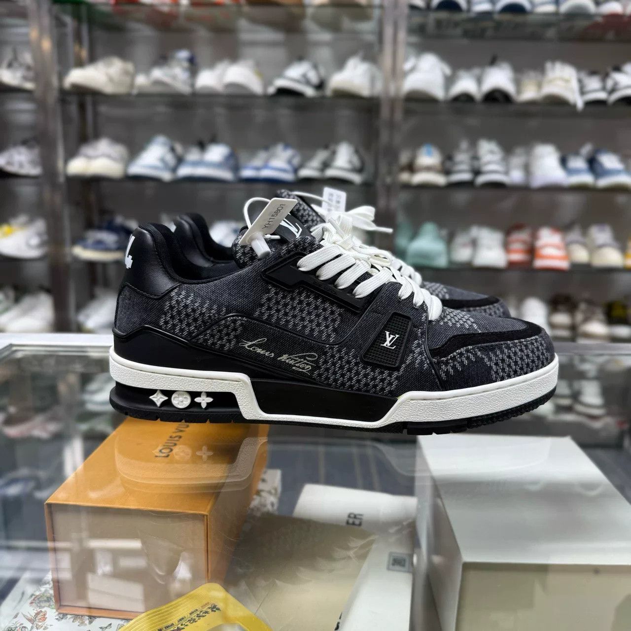 Louis Vuitton Louis Vuitton LV Trainer Sneakers Size US 9 / EU 42 - 2 Thumbnail