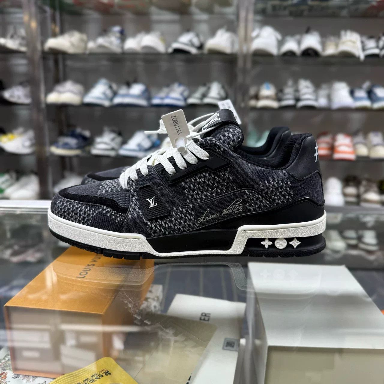 Louis Vuitton Louis Vuitton LV Trainer Sneakers Size US 9 / EU 42 - 3 Thumbnail