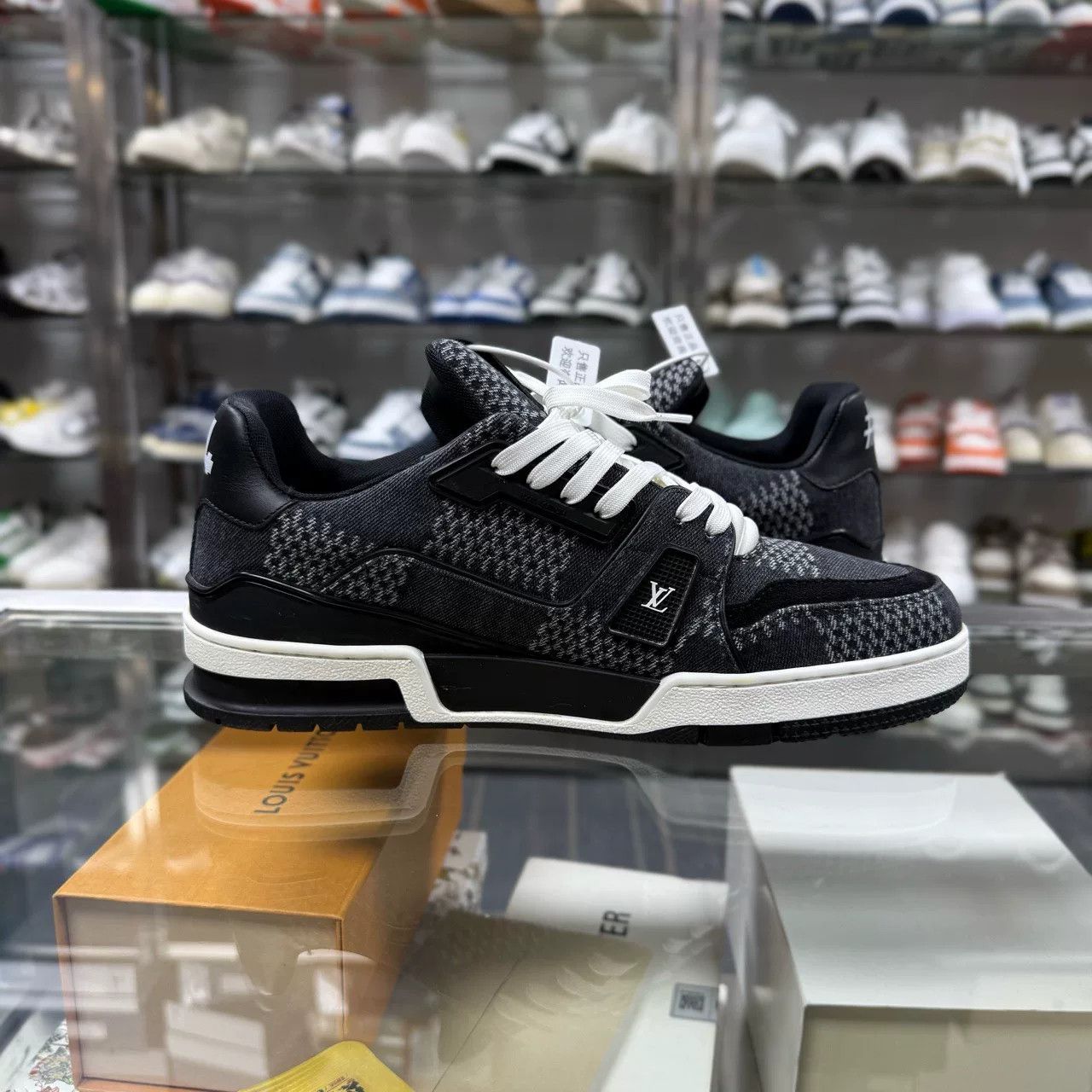 Louis Vuitton Louis Vuitton LV Trainer Sneakers Size US 9 / EU 42 - 4 Thumbnail