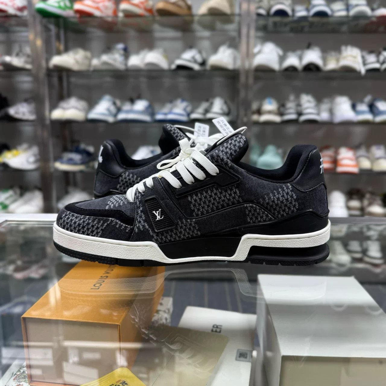 Louis Vuitton Louis Vuitton LV Trainer Sneakers Size US 9 / EU 42 - 5 Thumbnail