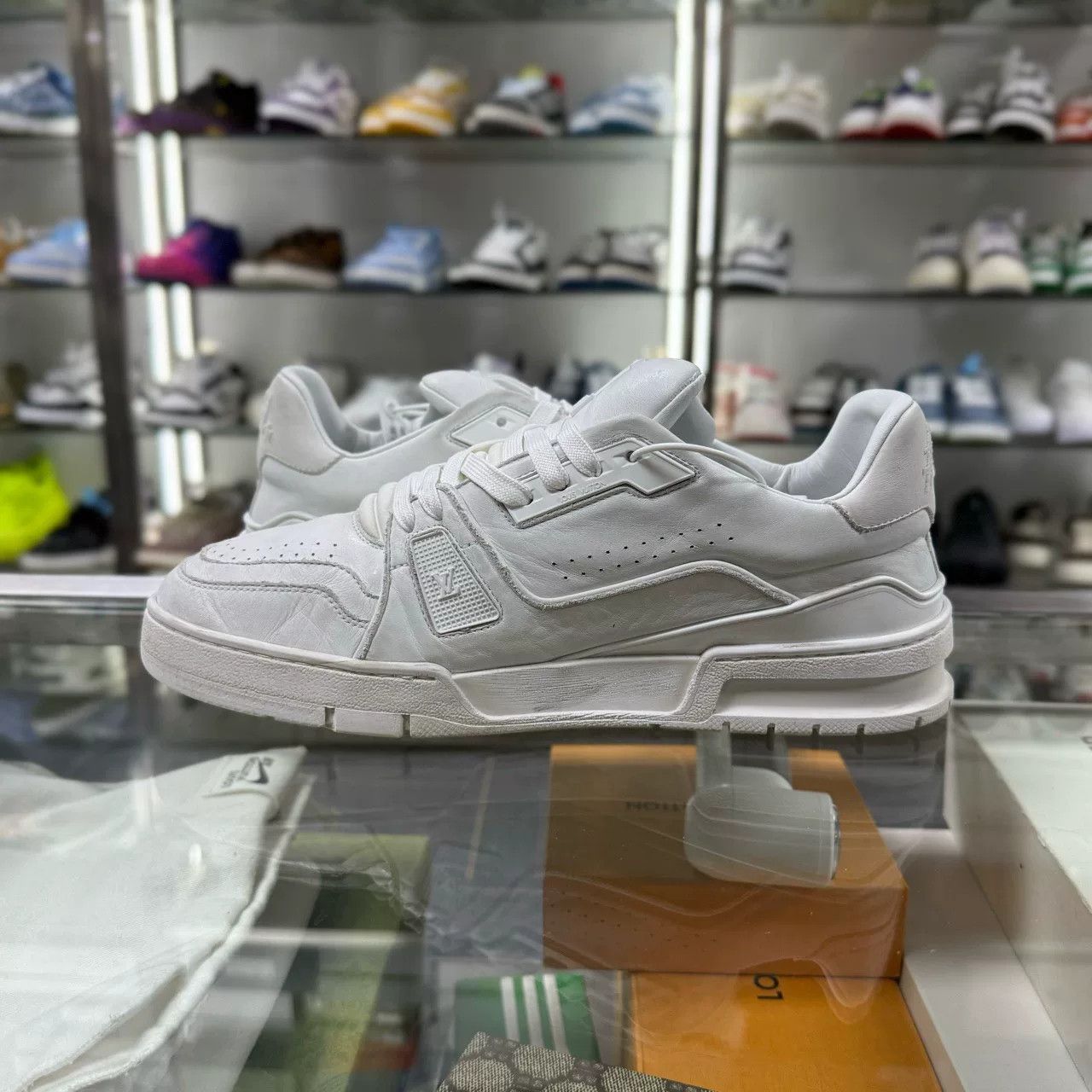 Louis Vuitton Louis Vuitton LV Trainer New Distressed White Size US 9 / EU 42 - 5 Thumbnail