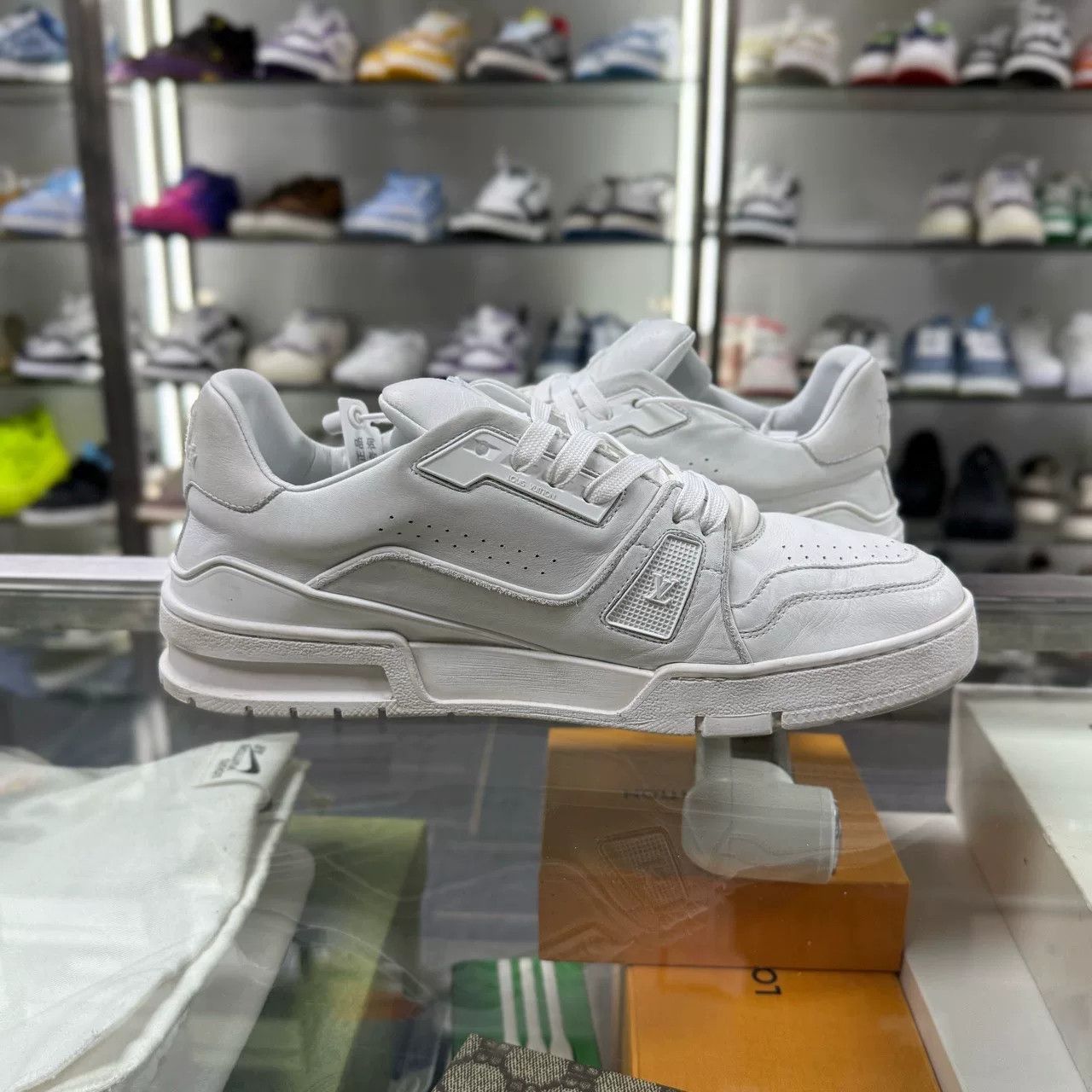 Louis Vuitton Louis Vuitton LV Trainer New Distressed White Size US 9 / EU 42 - 4 Thumbnail