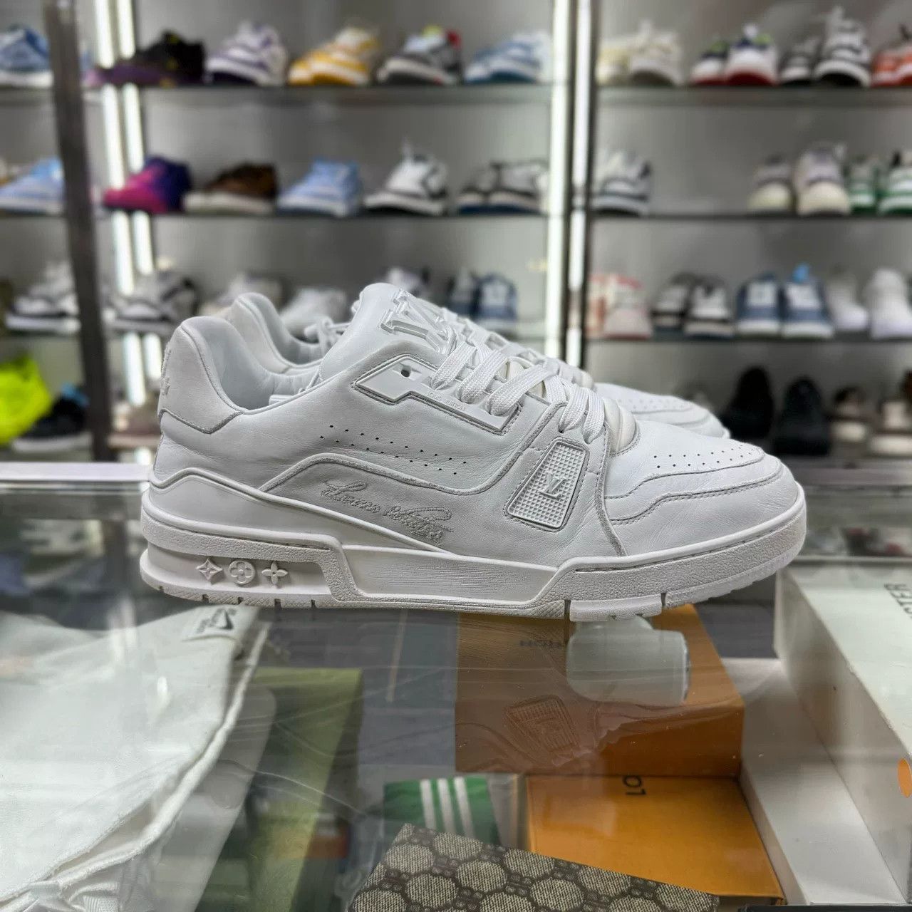 Louis Vuitton Louis Vuitton LV Trainer New Distressed White Size US 9 / EU 42 - 2 Thumbnail