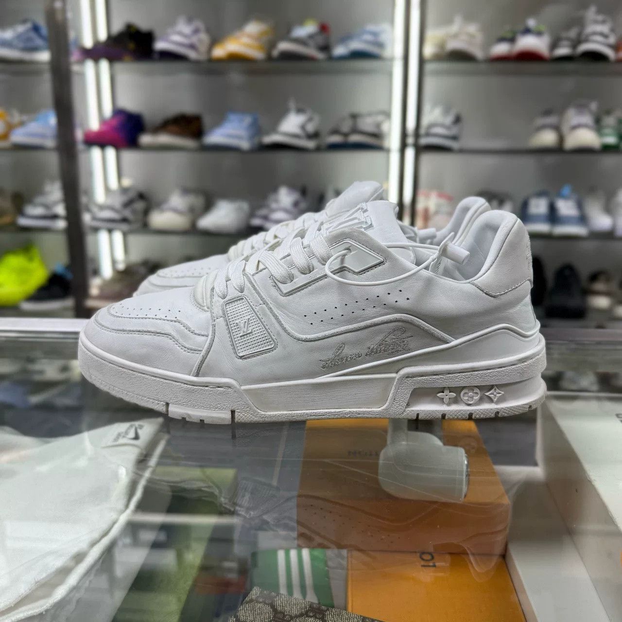 Louis Vuitton Louis Vuitton LV Trainer New Distressed White Size US 9 / EU 42 - 3 Thumbnail