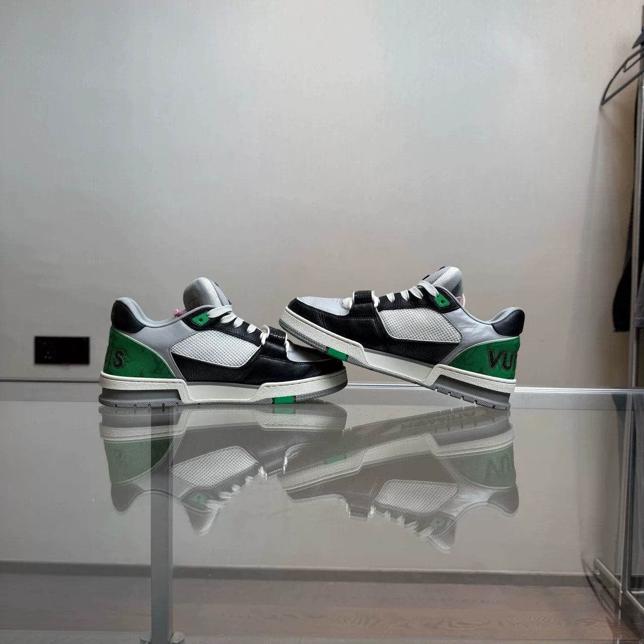 Louis Vuitton Louis Vuitton Lv Trainer Black Green Velcro Size US 9 / EU 42 - 4 Thumbnail