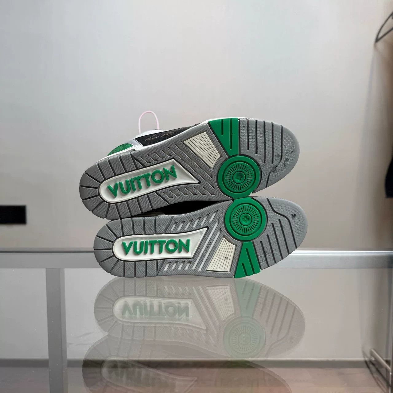 Louis Vuitton Louis Vuitton Lv Trainer Black Green Velcro Size US 9 / EU 42 - 7 Thumbnail
