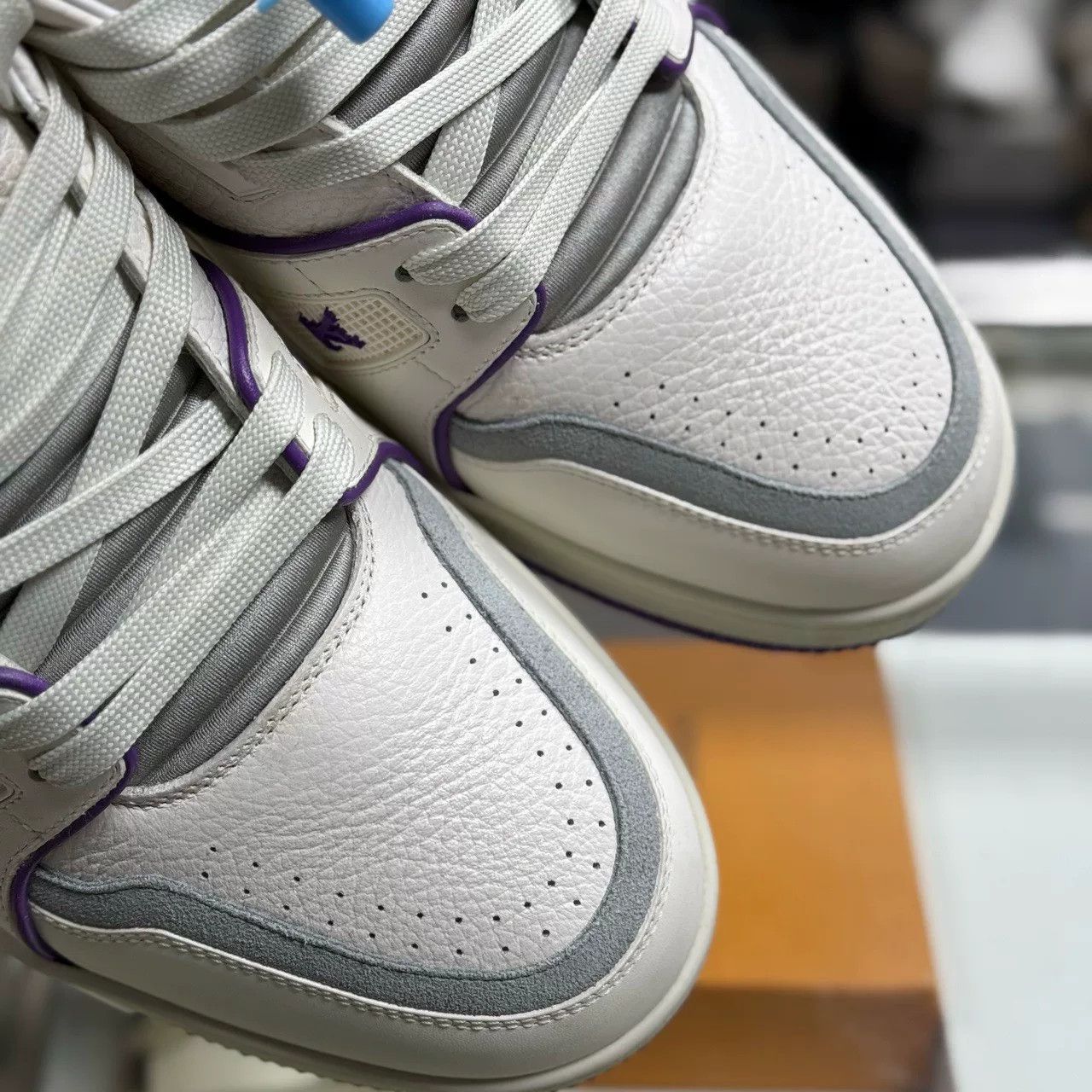 Louis Vuitton LV TRAINER White Purple Suede Size US 10 / EU 43 - 7 Thumbnail