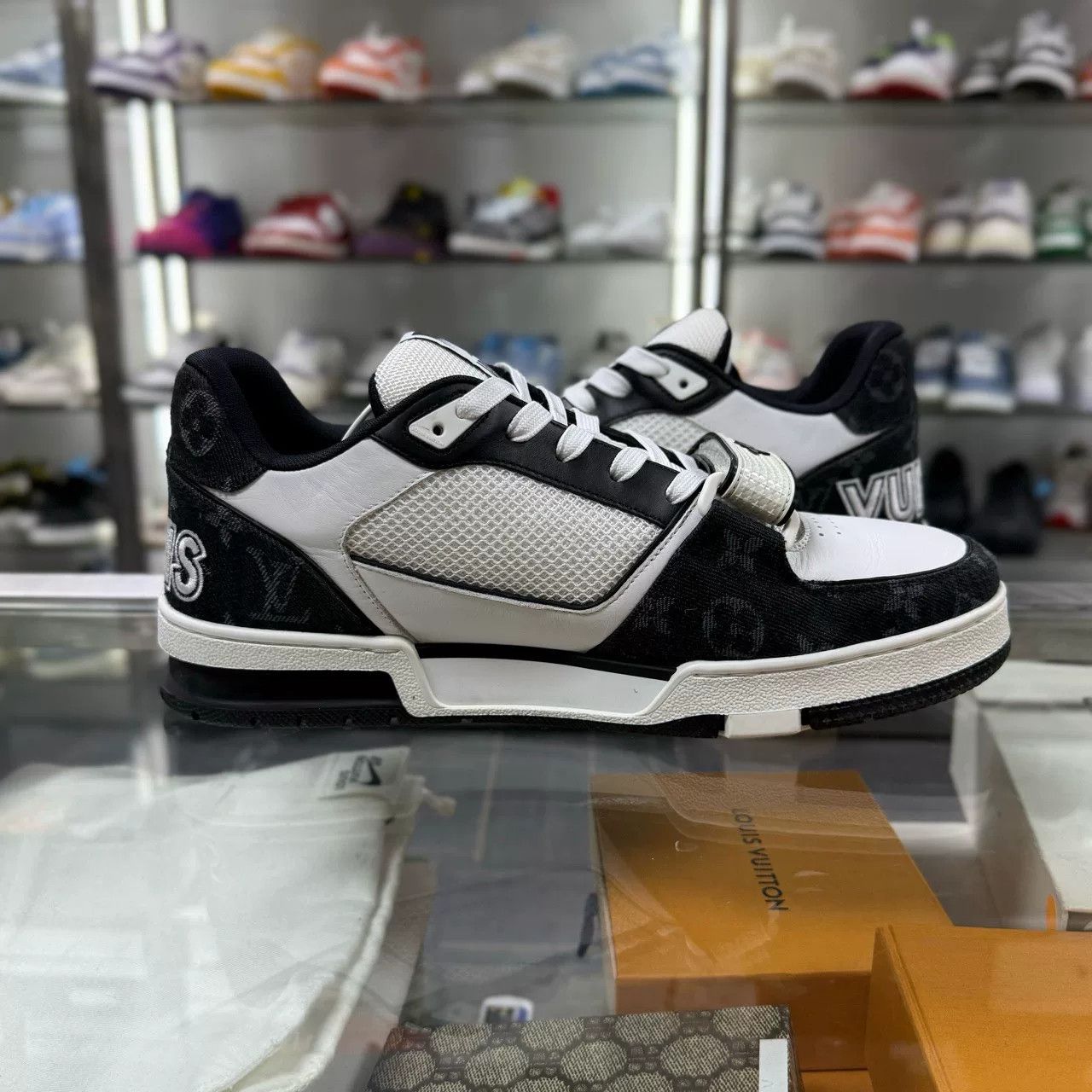 Louis Vuitton Louis Vuitton LV Trainer Sneakers Size US 10 / EU 43 - 4 Thumbnail