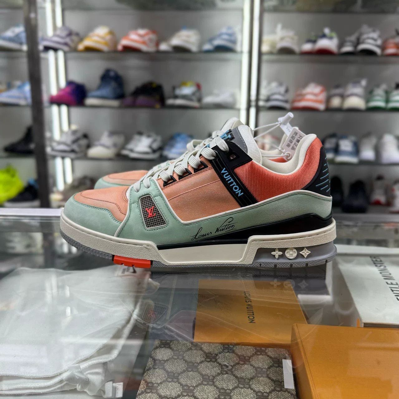 Louis Vuitton Louis Vuitton Trainer Pink Green Black Size US 9 / EU 42 - 3 Thumbnail