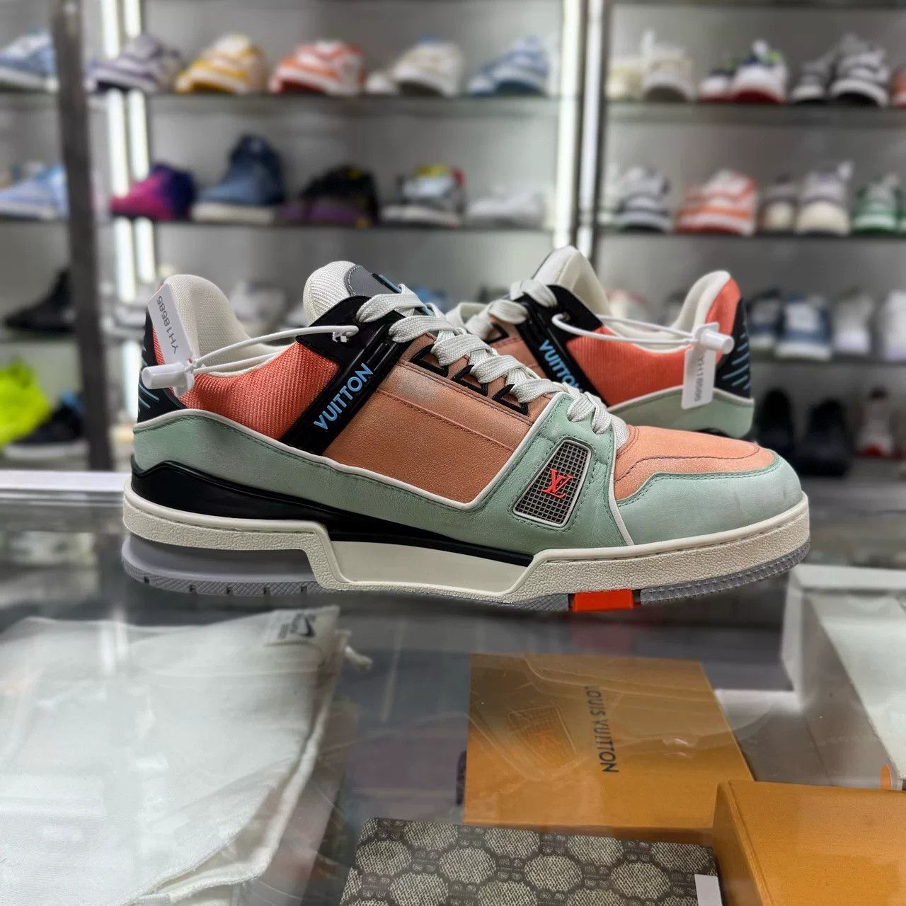 Louis Vuitton Louis Vuitton Trainer Pink Green Black Size US 9 / EU 42 - 4 Thumbnail