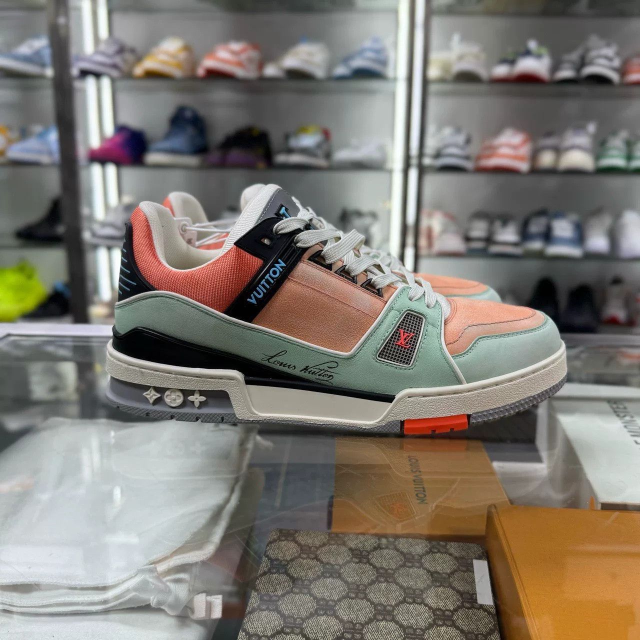 Louis Vuitton Louis Vuitton Trainer Pink Green Black Size US 9 / EU 42 - 2 Thumbnail