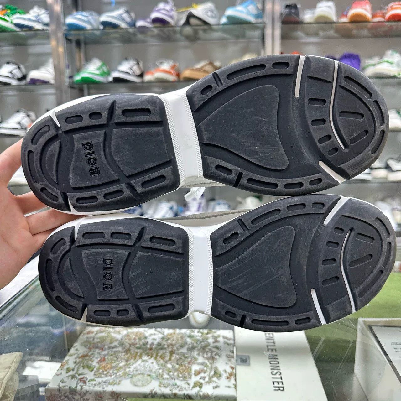 Dior DIOR B24 White Gray Sneakers Size US 11 / EU 44 - 7 Thumbnail