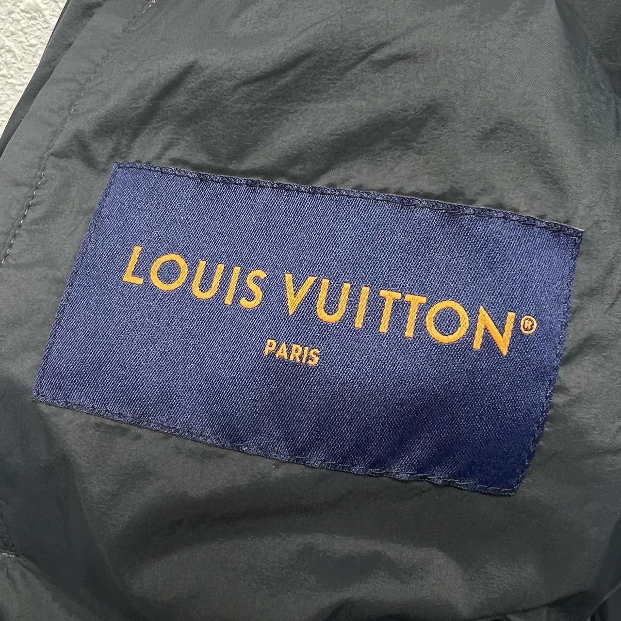 Louis Vuitton Louis Vuitton Embossed Print Down Vest Size US L / EU 52-54 / 3 - 3 Thumbnail