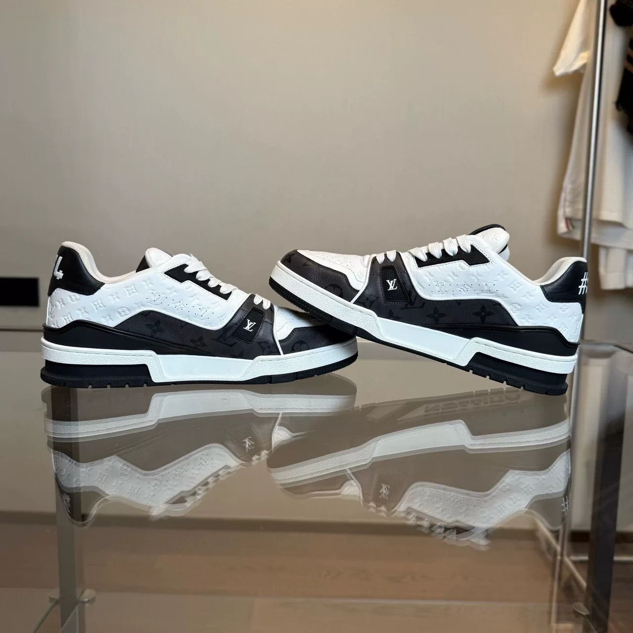 Louis Vuitton Louis Vuitton LV Trainer Black White Size US 9.5 / EU 42-43 - 4 Thumbnail