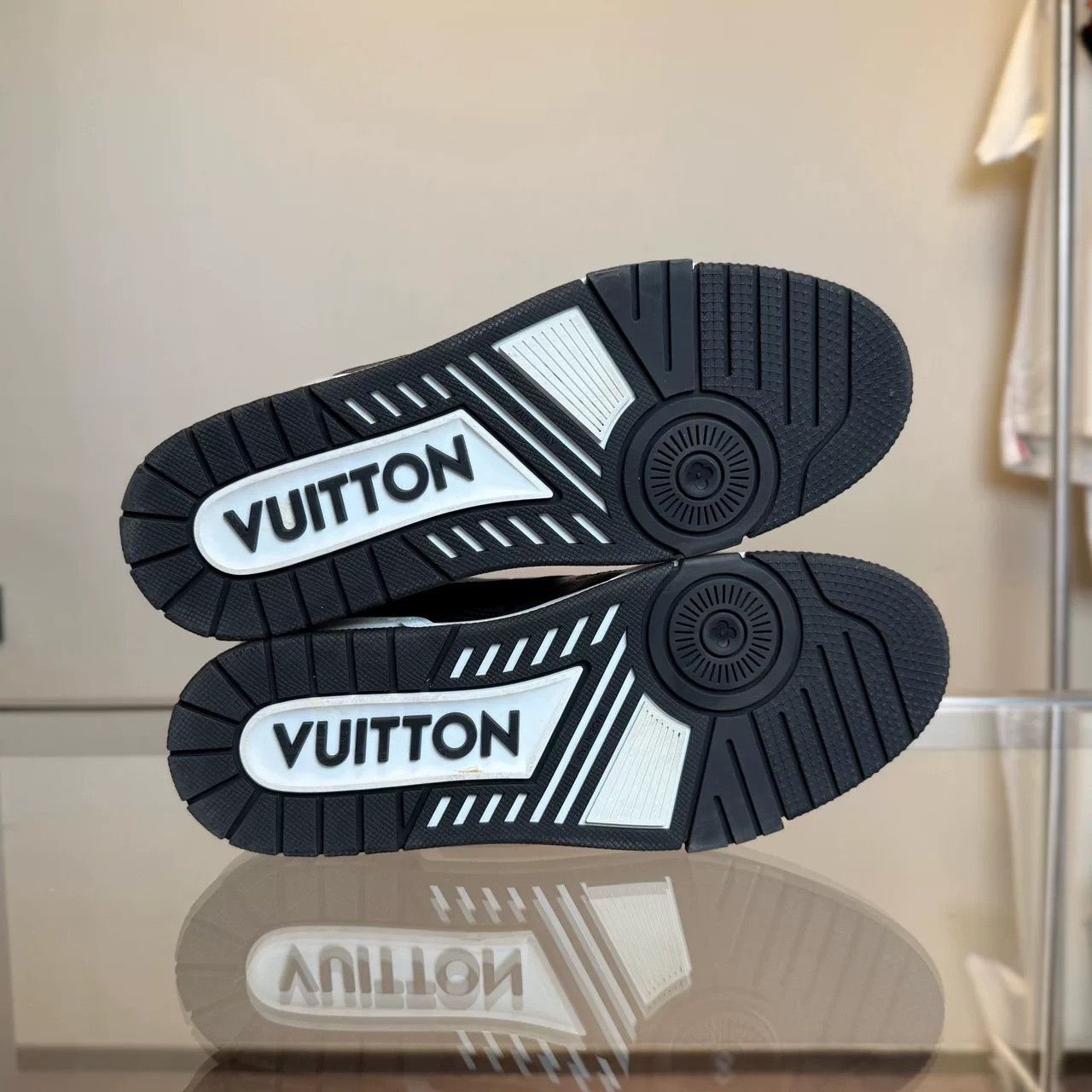 Louis Vuitton Louis Vuitton LV Trainer Black White Size US 9.5 / EU 42-43 - 7 Thumbnail