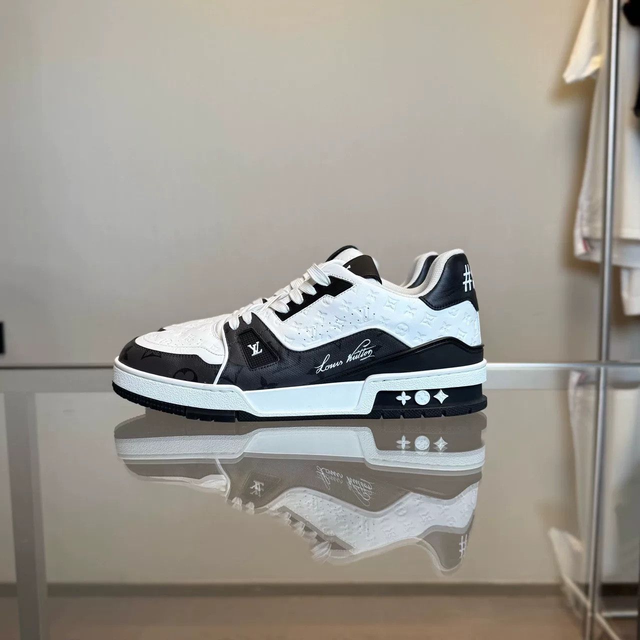 Louis Vuitton Louis Vuitton LV Trainer Black White Size US 9.5 / EU 42-43 - 3 Thumbnail