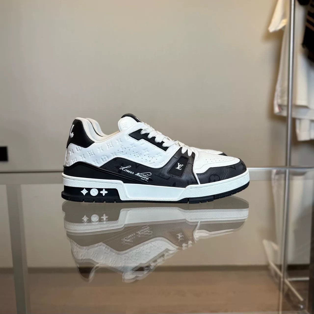 Louis Vuitton Louis Vuitton LV Trainer Black White Size US 9.5 / EU 42-43 - 2 Thumbnail