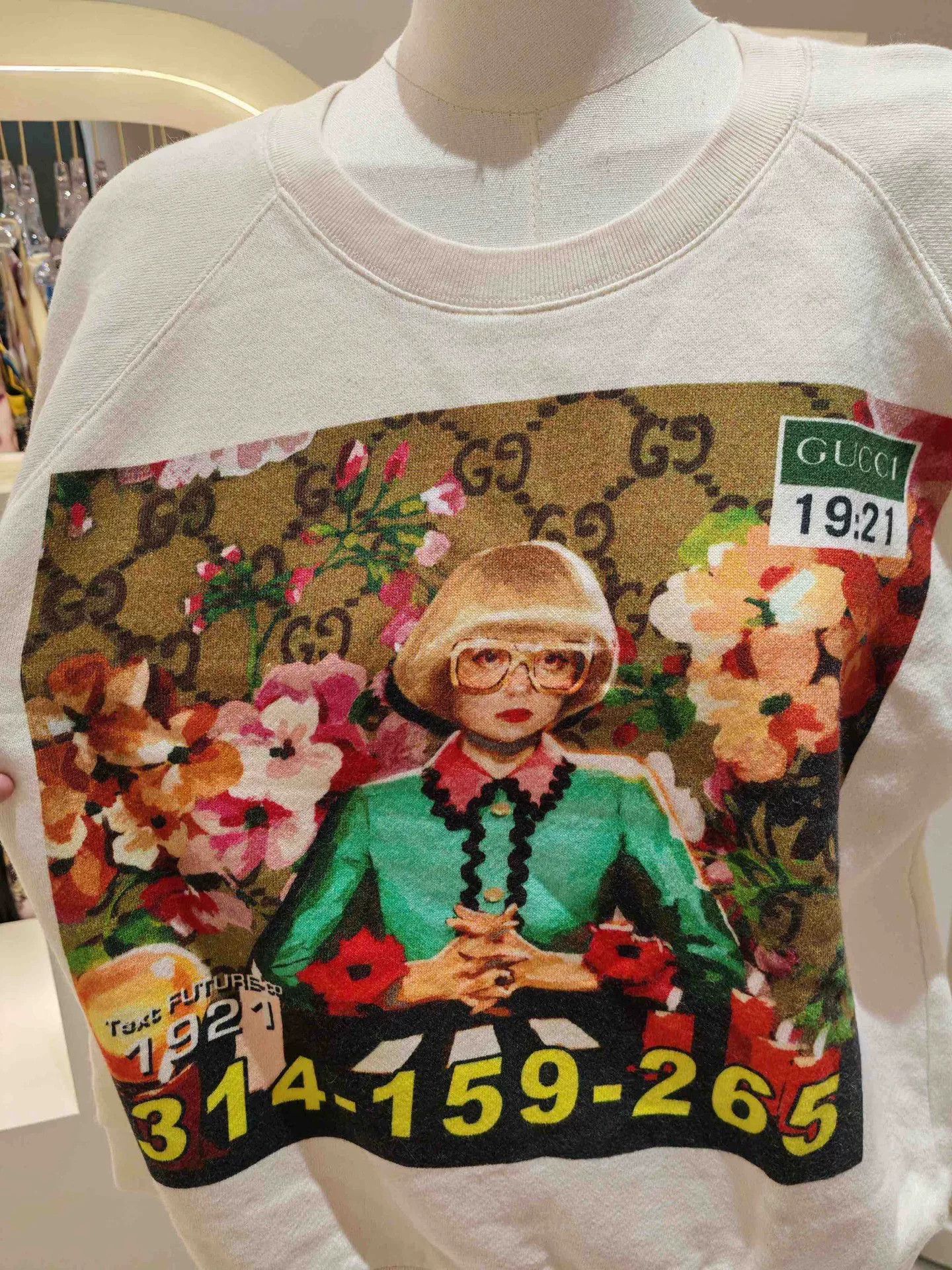 Gucci Gucci Pre-Spring Portrait Print Sweatshirt XS Size XS / US 0-2 / IT 36-38 - 5 Thumbnail