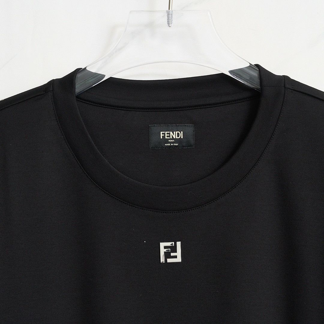 Fendi Fendi Men's Metal Logo Solid T-Shirt Size US L / EU 52-54 / 3 - 2 Thumbnail