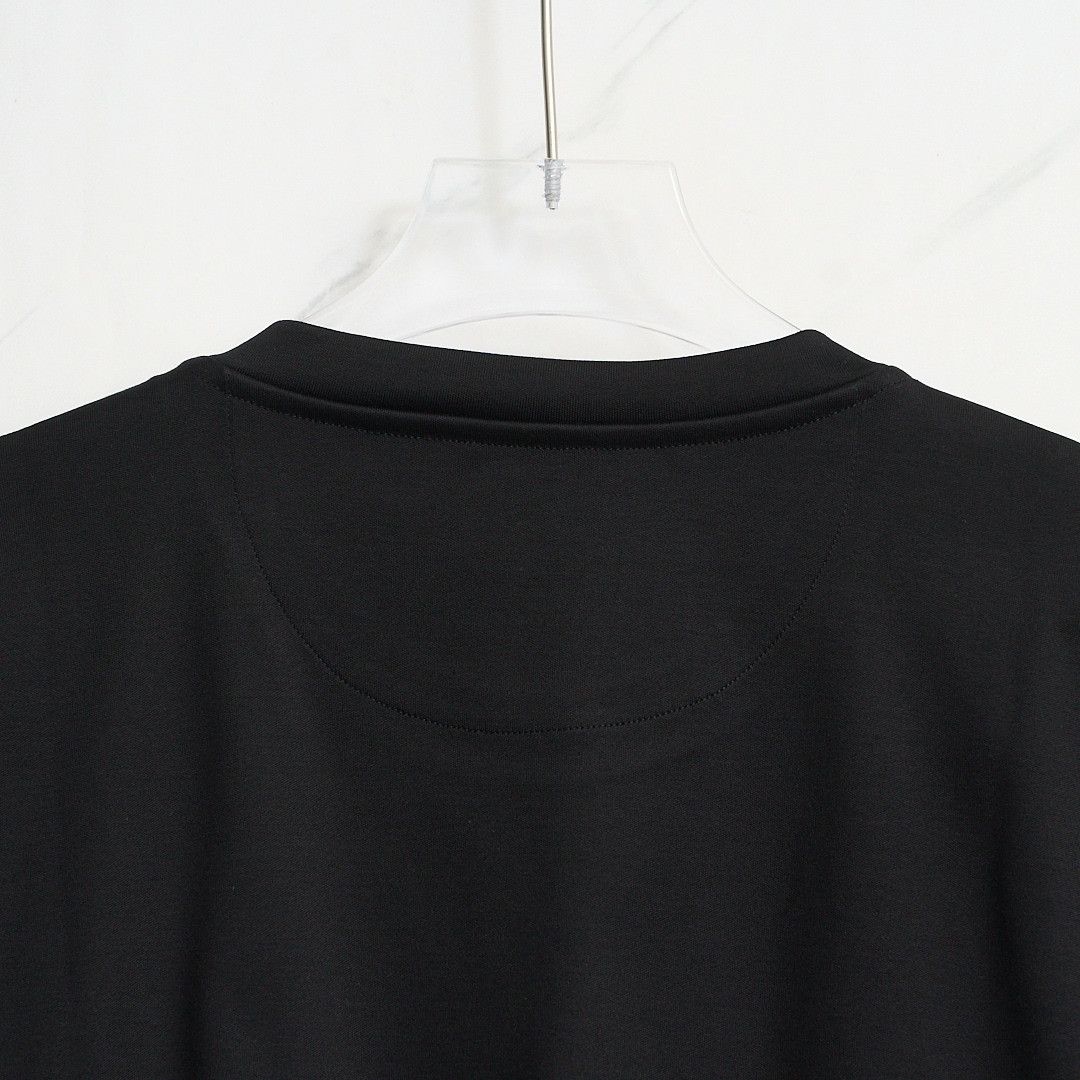 Fendi Fendi Men's Metal Logo Solid T-Shirt Size US L / EU 52-54 / 3 - 5 Thumbnail