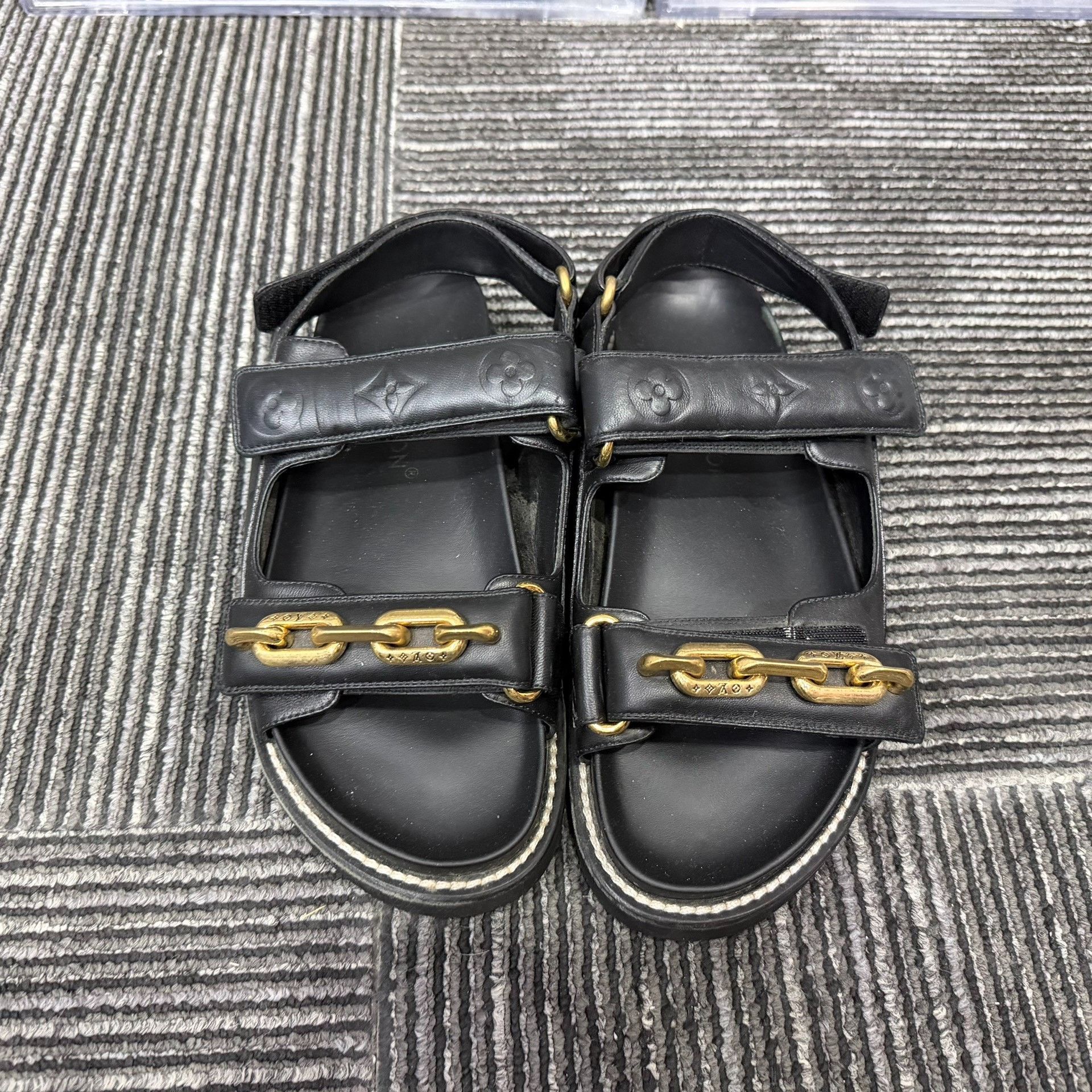 Louis Vuitton Louis Vuitton Retro Printed Gold Sandals us_8 Women Size US 8 / IT 38 - 2 Thumbnail