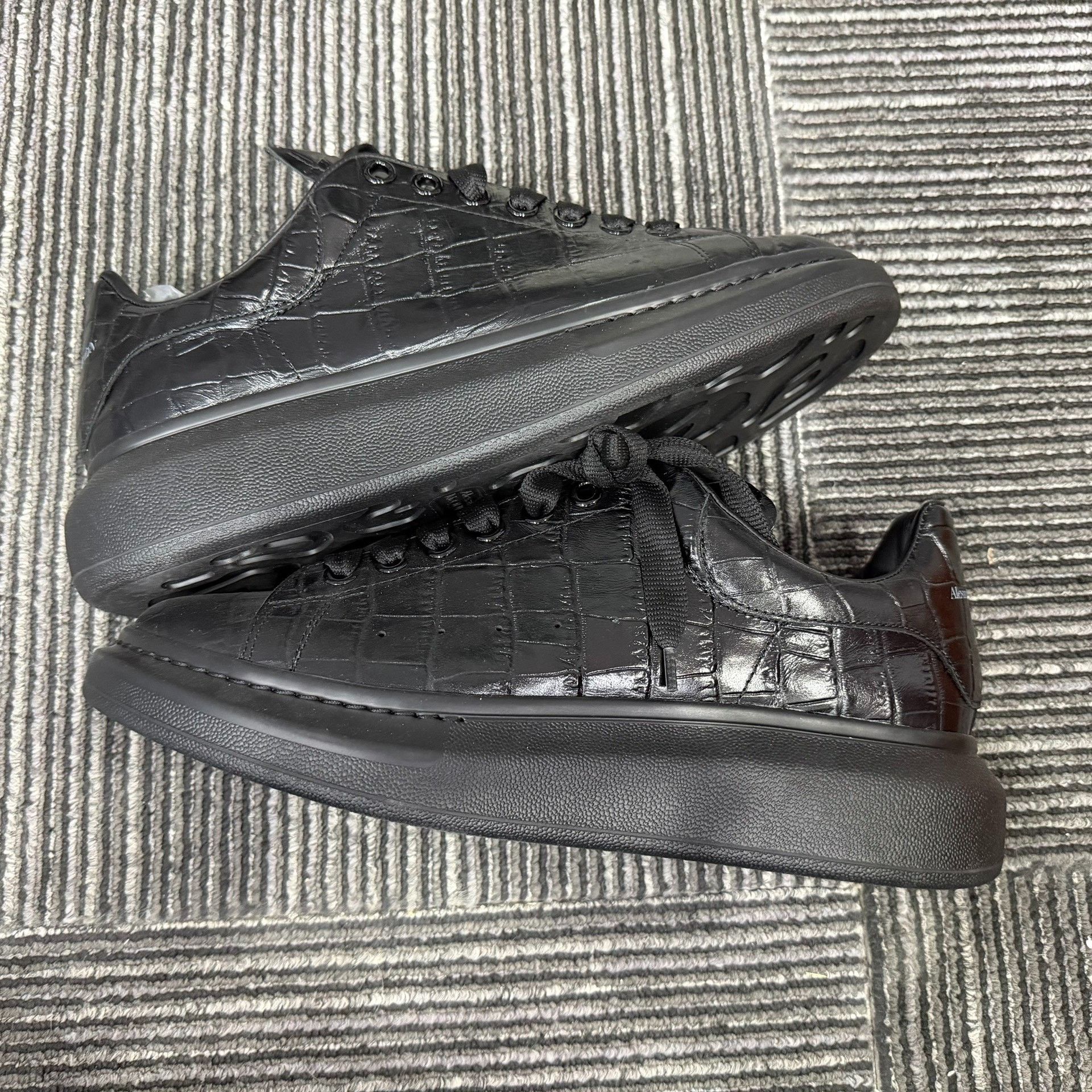 Alexander McQueen Alexander McQueen Casual Lowtop Sneakers 9 Men Size US 9 / EU 42 - 2 Thumbnail