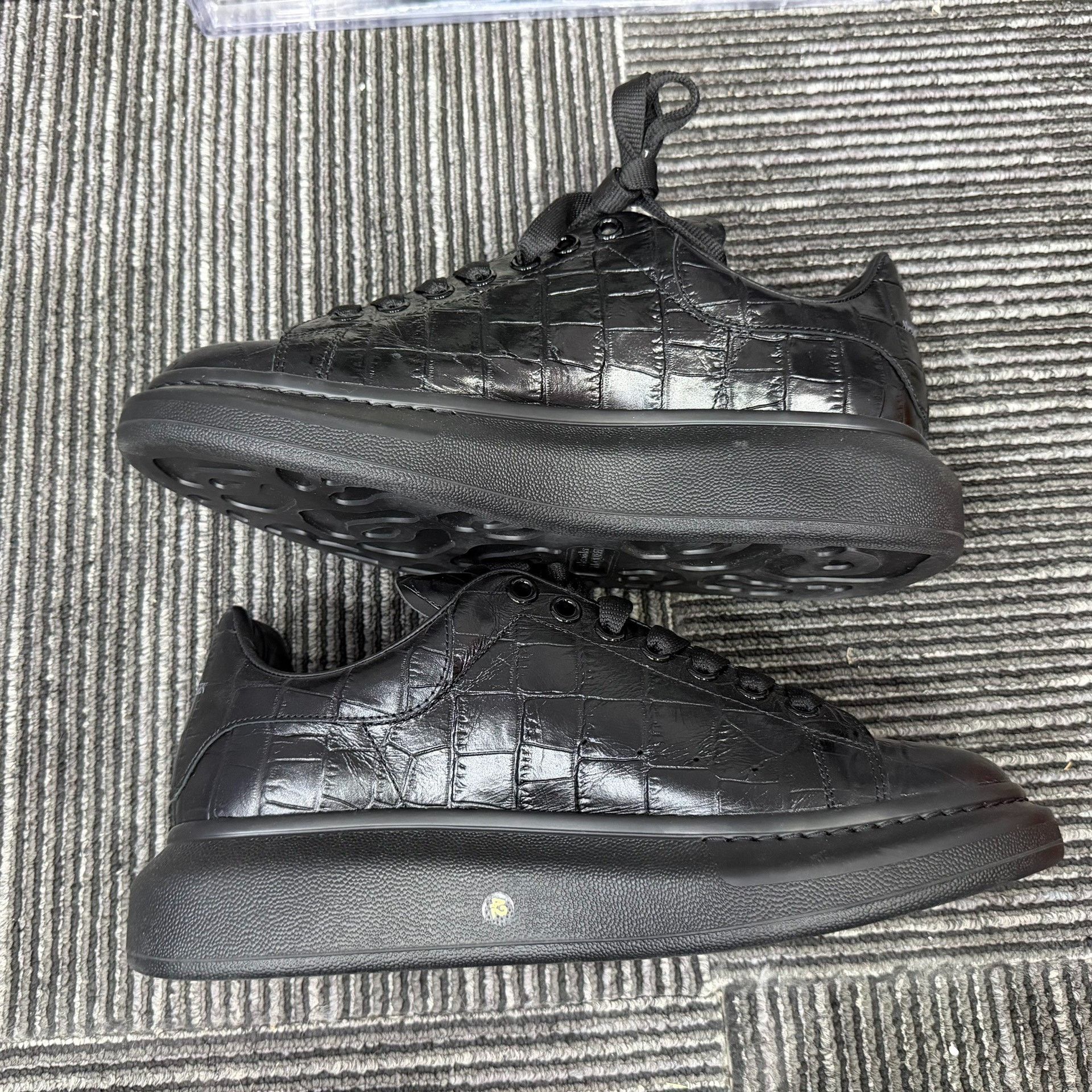 Alexander McQueen Alexander McQueen Casual Lowtop Sneakers 9 Men Size US 9 / EU 42 - 3 Thumbnail