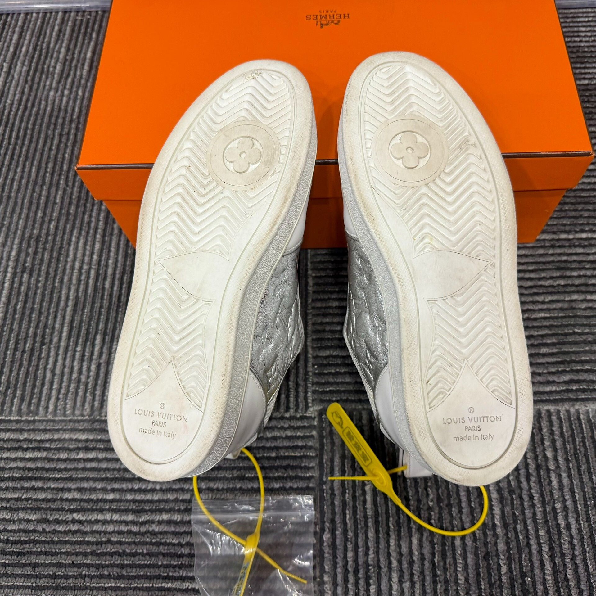 Louis Vuitton Louis Vuitton Limited White Lowtop Sneakers 6 Men Size US 6 / EU 39 - 6 Thumbnail