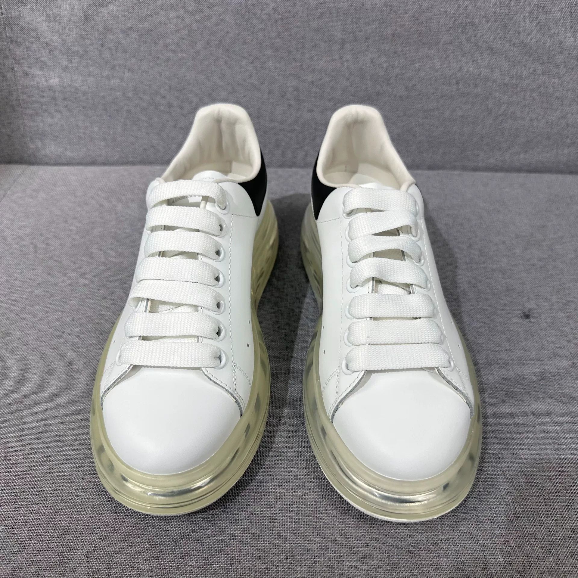 Alexander McQueen Alexander McQueen White Lowtop Sneakers us_7 Women Size US 7 / IT 37 - 4 Thumbnail