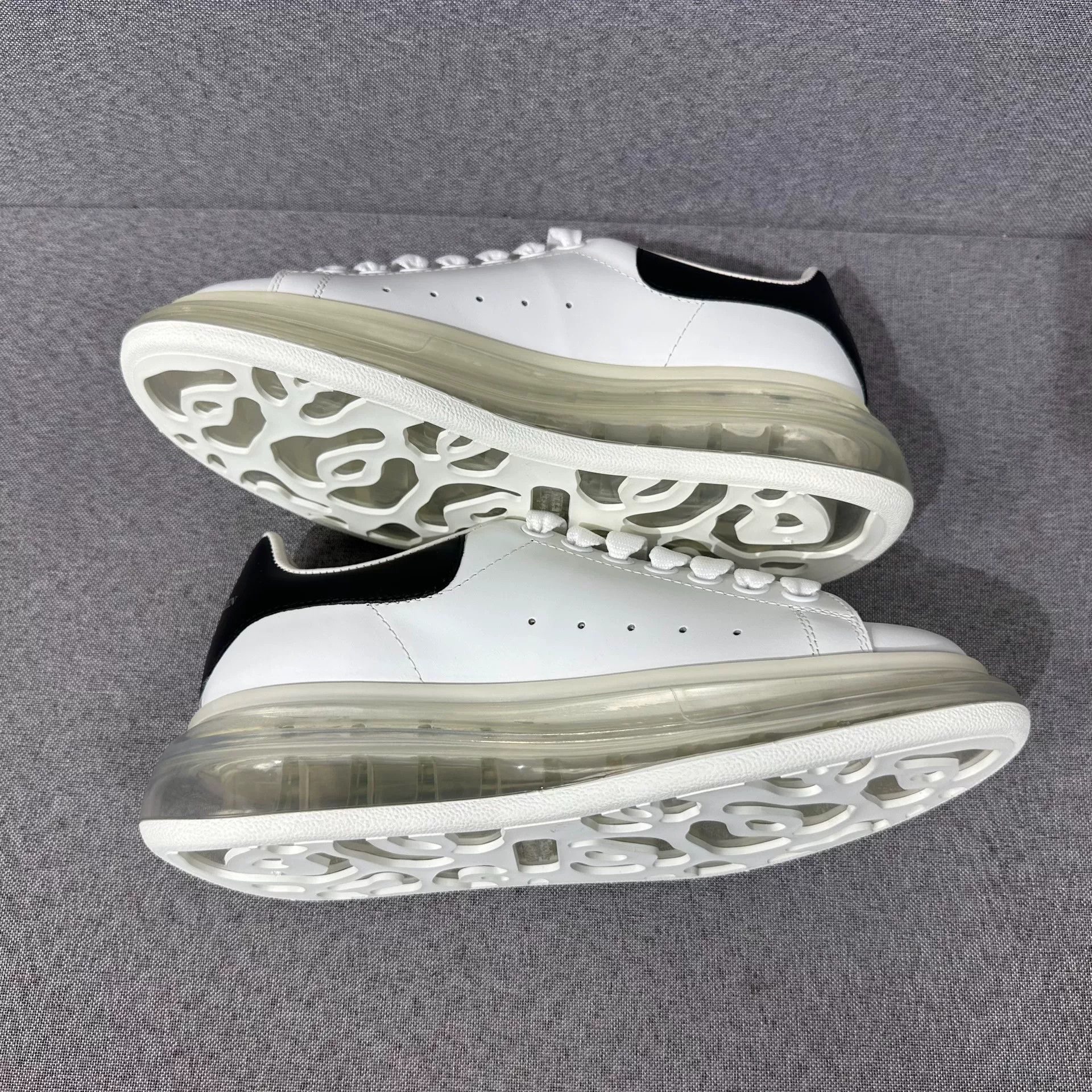 Alexander McQueen Alexander McQueen White Lowtop Sneakers us_7 Women Size US 7 / IT 37 - 3 Thumbnail