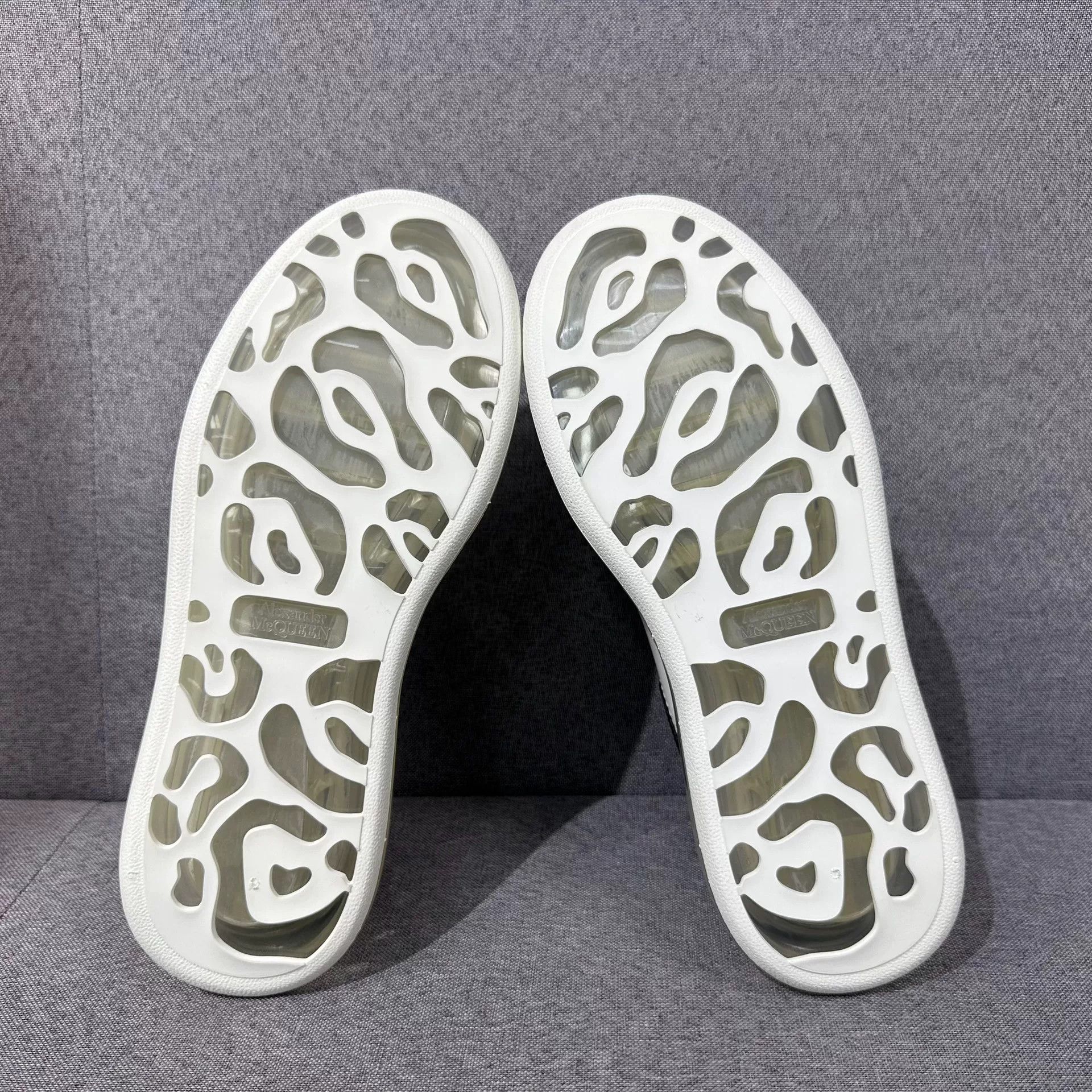 Alexander McQueen Alexander McQueen White Lowtop Sneakers us_7 Women Size US 7 / IT 37 - 6 Thumbnail