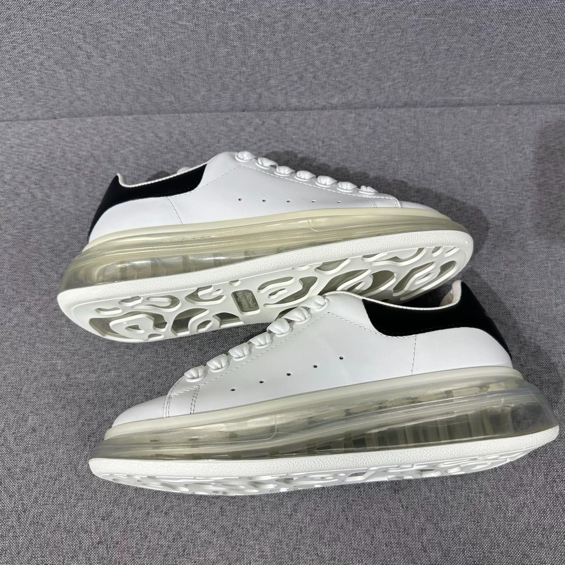 Alexander McQueen Alexander McQueen White Lowtop Sneakers us_7 Women Size US 7 / IT 37 - 2 Thumbnail