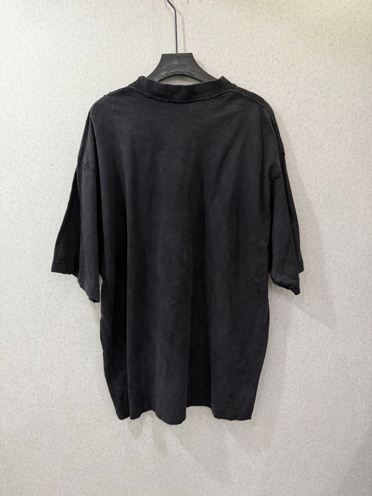 Balenciaga Balenciaga Distressed T-Shirt m Men Size US M / EU 48-50 / 2 - 2 Thumbnail