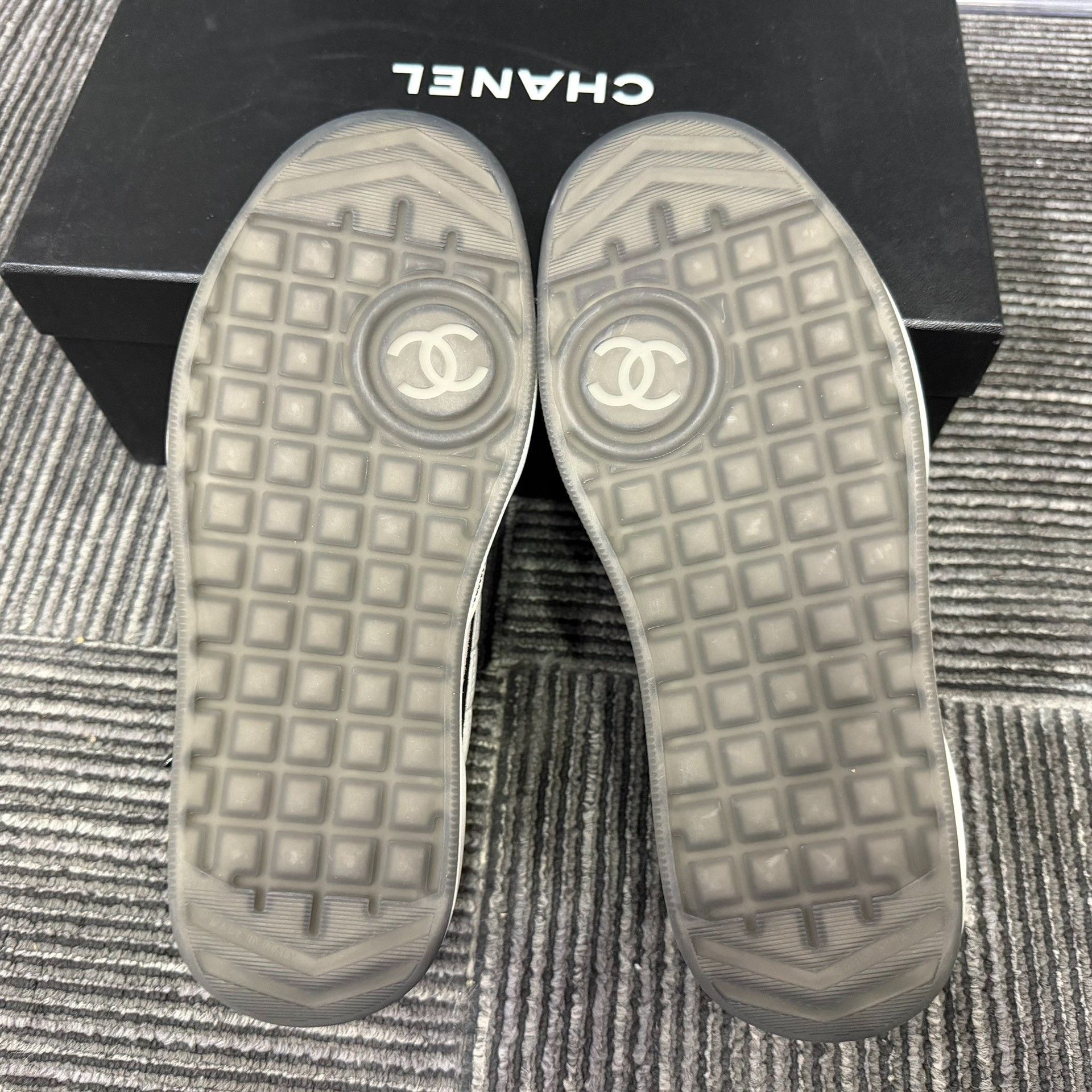 Chanel Chanel Black Lowtop Sneakers us_7 Women Size US 7 / IT 37 - 6 Thumbnail