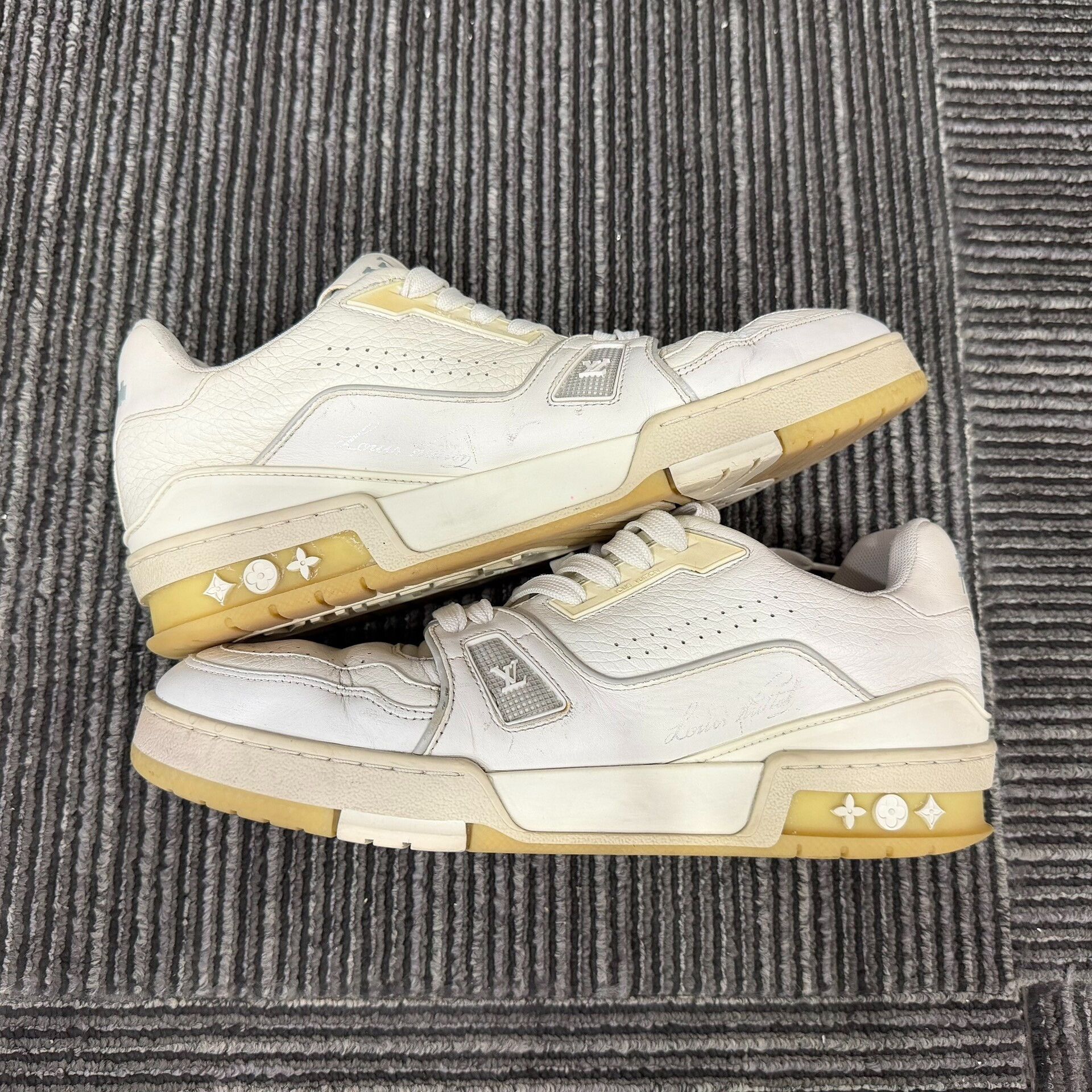 Louis Vuitton Louis Vuitton Training White Lowtop Sneakers 8 Men Size US 8 / EU 41 - 2 Thumbnail