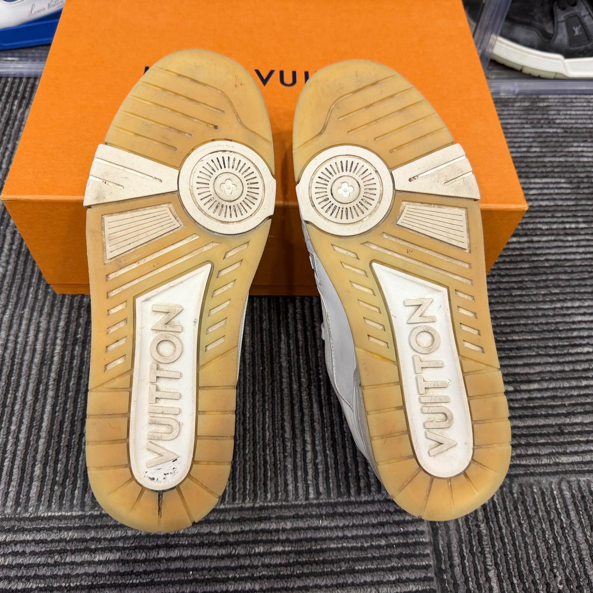 Louis Vuitton Louis Vuitton Training White Lowtop Sneakers 8 Men Size US 8 / EU 41 - 6 Thumbnail