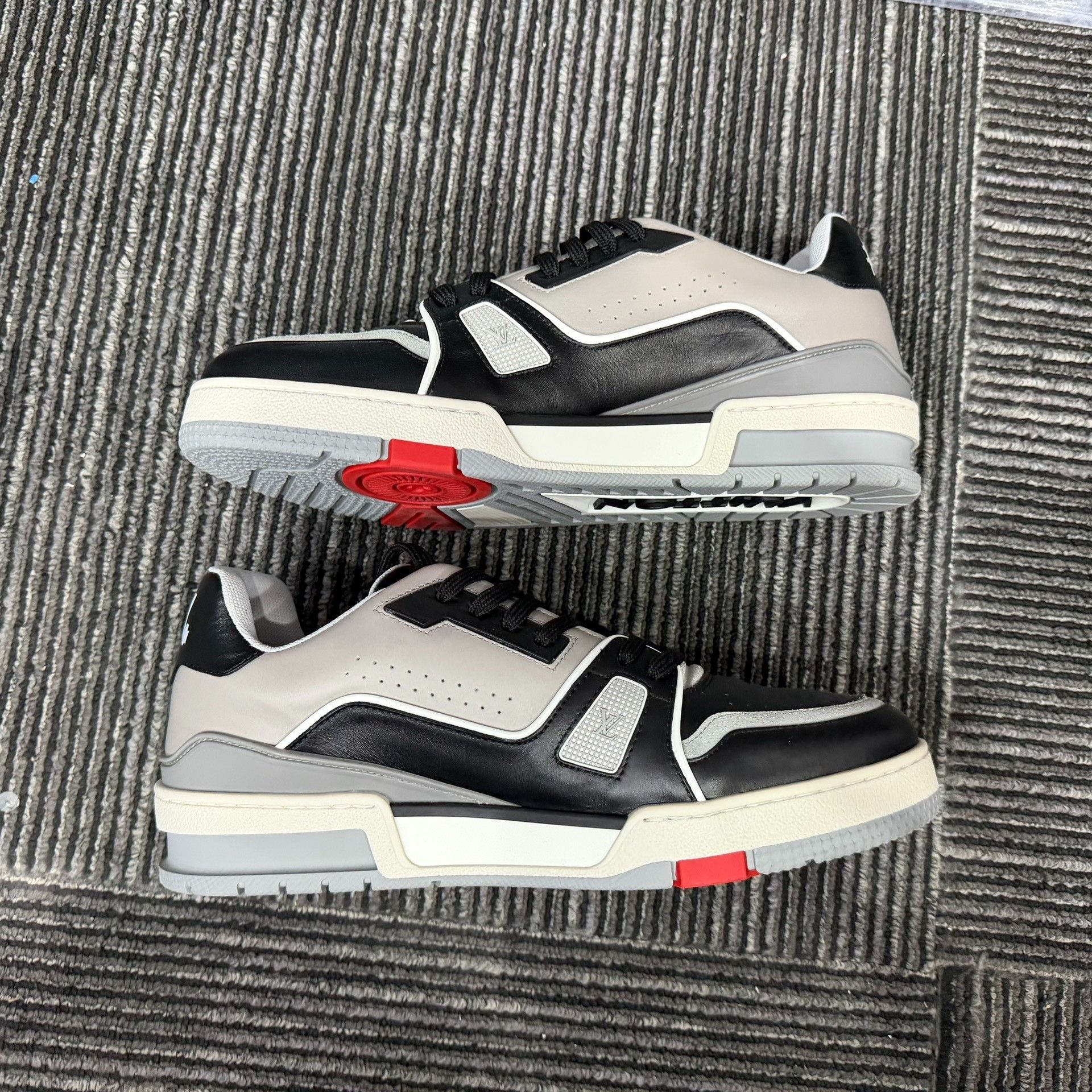 Louis Vuitton Louis Vuitton Training Black Lowtop Sneakers 7 Men Size US 7 / EU 40 - 3 Thumbnail