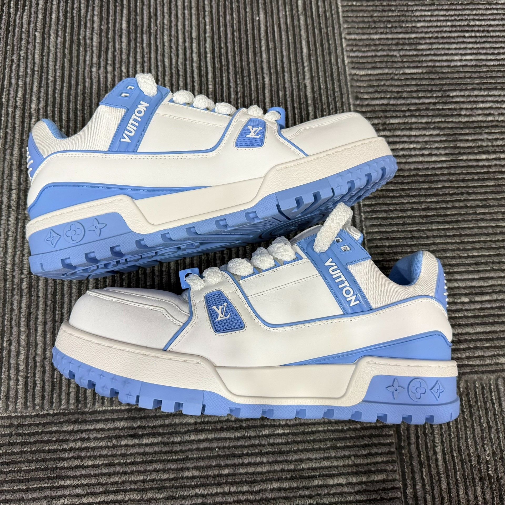 Louis Vuitton Louis Vuitton Training Blue Lowtop Sneakers 10 Men Size US 10 / EU 43 - 2 Thumbnail