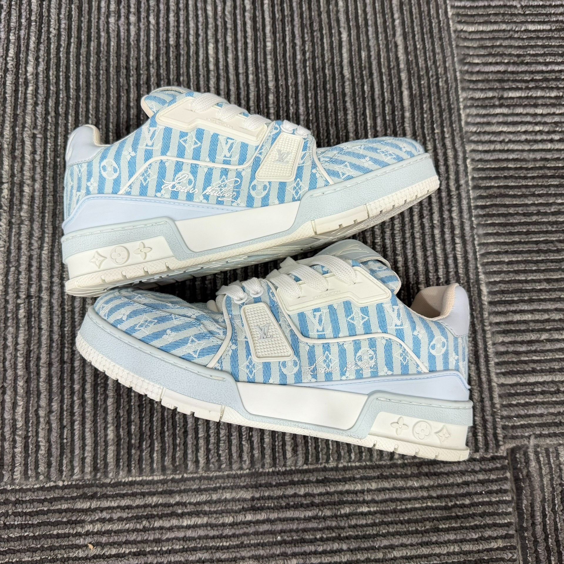 Louis Vuitton Louis Vuitton Training Striped Blue Lowtop Sneakers Women Size US 6 / IT 36 - 2 Thumbnail