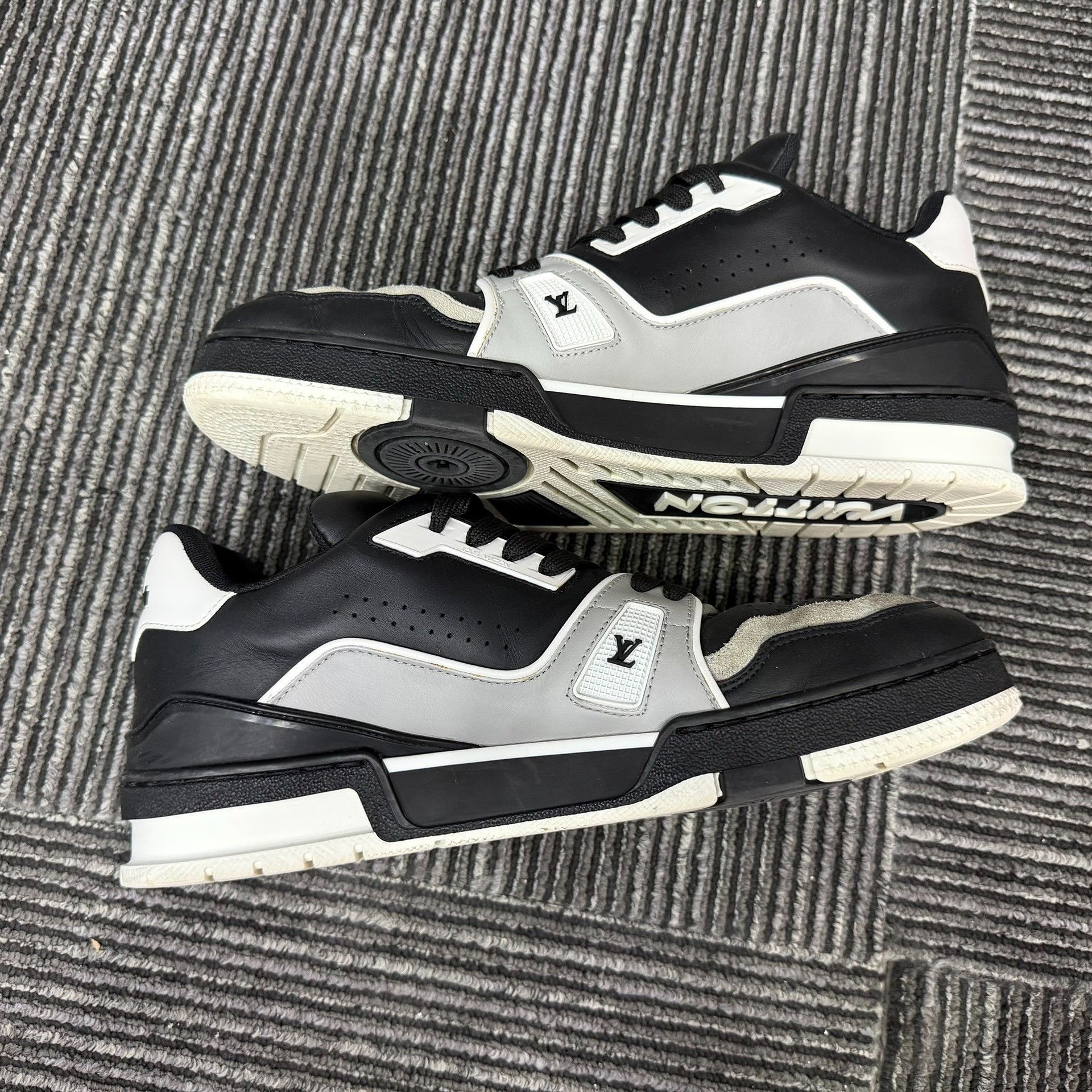 Louis Vuitton Louis Vuitton Training Gray Lowtop Sneakers 8 Men Size US 8 / EU 41 - 3 Thumbnail