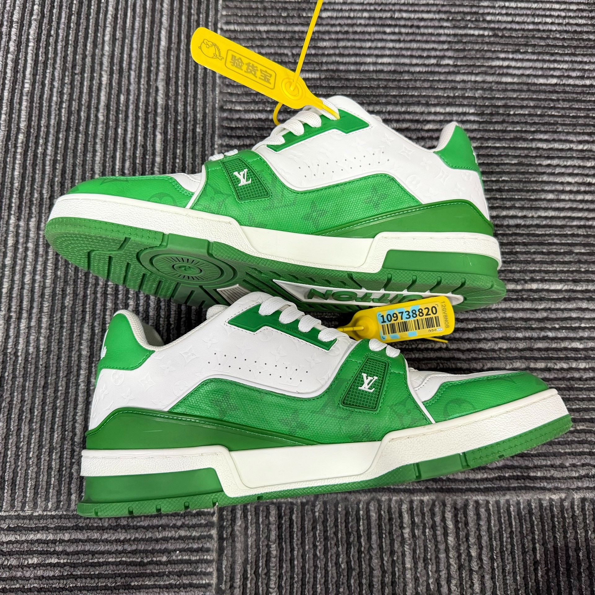 Louis Vuitton Louis Vuitton Training Green Lowtop Sneakers 8 Men Size US 8 / EU 41 - 3 Thumbnail